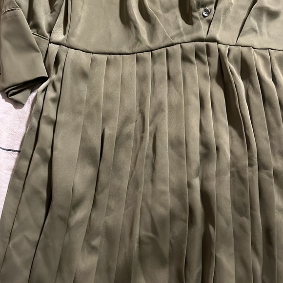 Pleated Green Dress - Picture 3 of 6